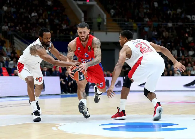 “The Mike James Show” non basta, il CSKA cade in casa contro l’Olympiacos